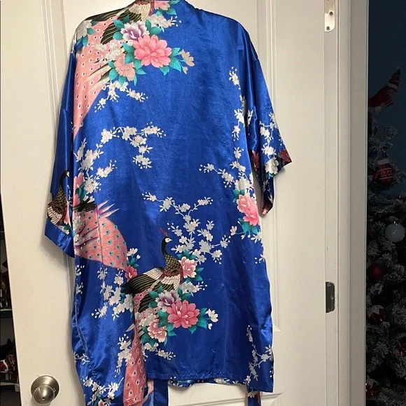 Kimono Robe - Picture 1 of 3
